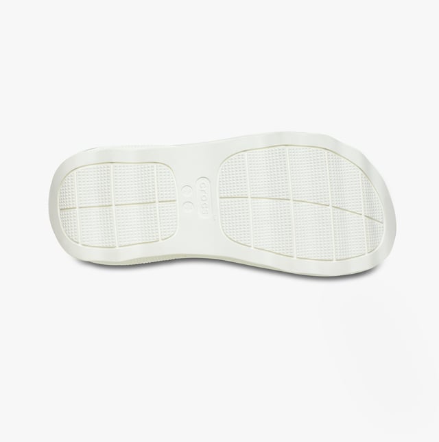 These women's open-toe sliders feature Croslite material for comfort and breathability, with a platform heel and slip-on design, ideal for casual wear