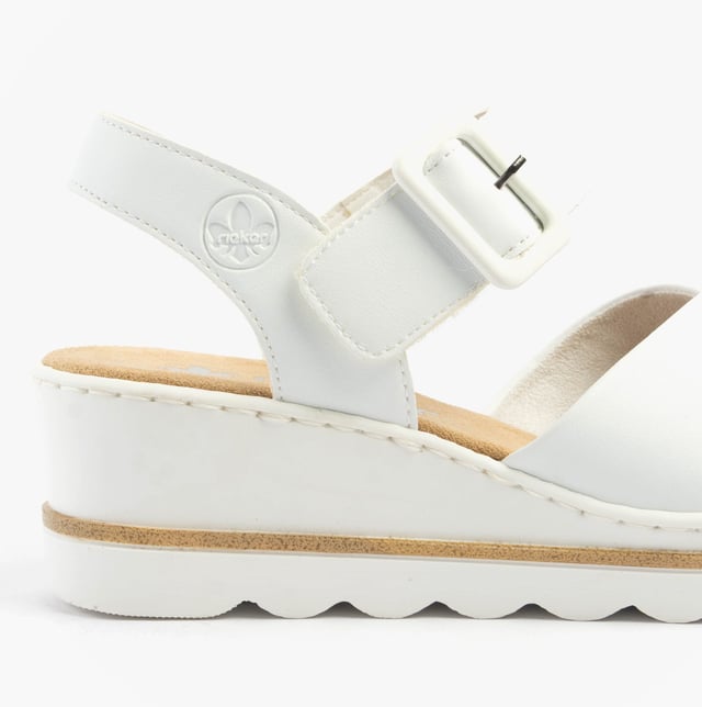 These women's wedge sandals feature a synthetic upper, breathable textile lining, and a PU sole for comfort. Ideal for casual wear with a relaxed fit and secure buckle closure