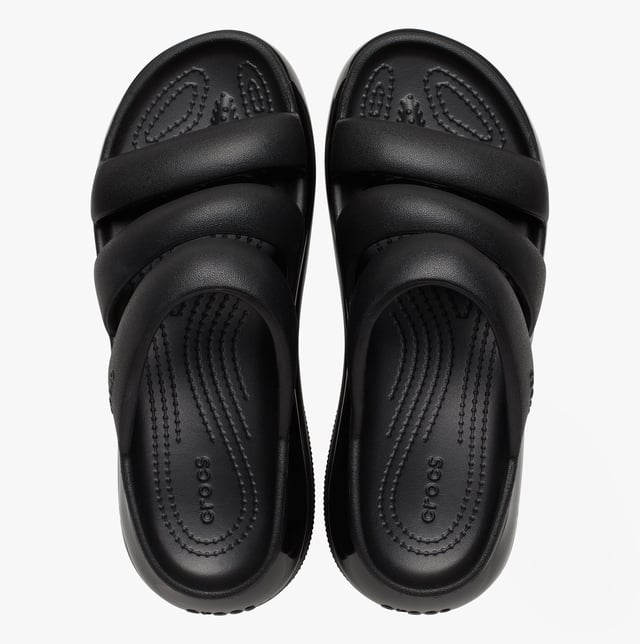 These women's slip-on sliders feature Croslite material for comfort and breathability, a platform heel, and an open toe design, ideal for casual wear