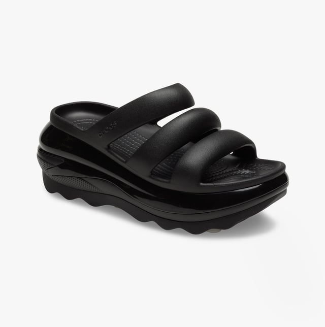 These women's slip-on sliders feature Croslite material for comfort and breathability, a platform heel, and an open toe design, ideal for casual wear