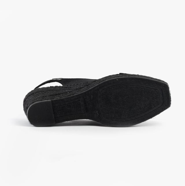 These women's slip-on sandals feature a textile upper and lining, rubber sole, low wedge heel, and open toe design, offering comfort and vegan-friendly style for casual wear