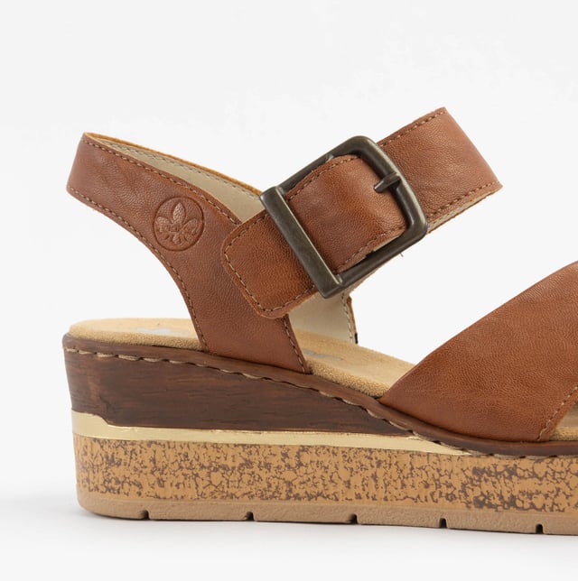 These women's open-toe sandals feature a synthetic upper, textile lining, and a platform heel for comfort and breathability, ideal for casual wear