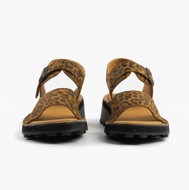 These open-toe wedge sandals feature a leather upper and lining with a TPR sole, offering comfort and breathability for casual wear