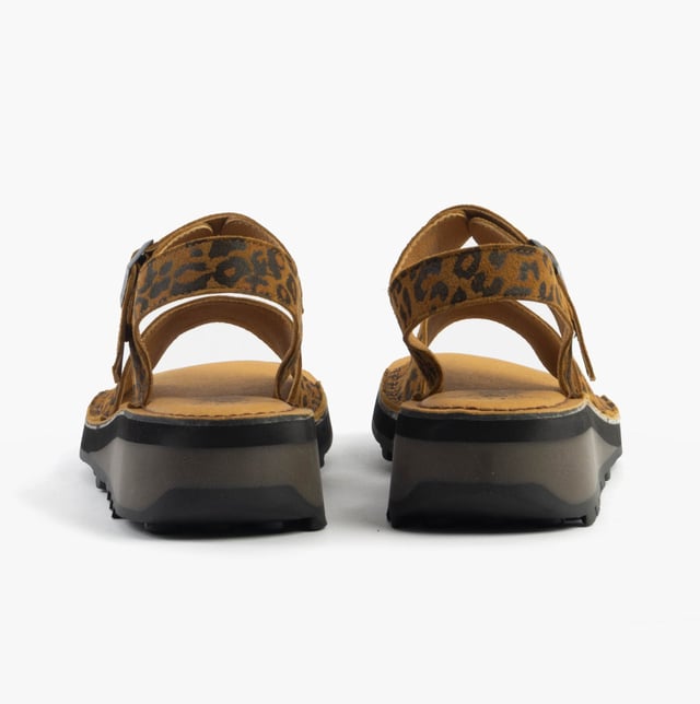 These open-toe wedge sandals feature a leather upper and lining with a TPR sole, offering comfort and breathability for casual wear
