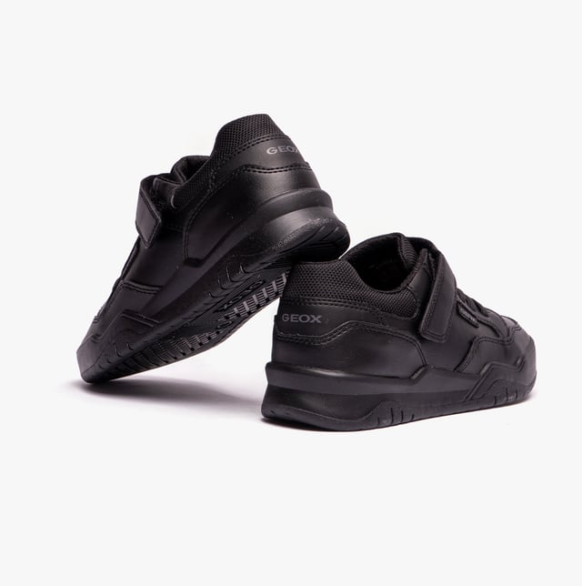 These boys' school shoes feature a synthetic upper, textile lining, and rubber sole for durability. With a lace-up closure and round toe, they provide comfortable, everyday wear