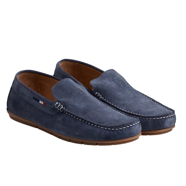 Suede loafers with a timeless design and maximum comfort.\n\n These US Polo Assn. loafers combine casual elegance and versatility to accompany you throughout your everyday life. Crafted from genuine suede, they stand out for their relaxed and refined style, ideal for an effortlessly polished look.\n\n Details:\n - Genuine suede upper.\n - Slip-on loafer design.\n - Lined interior.\n - Visible seams and meticulous finishes.\n - Flexible rubber sole with grooves.\n\n A shoe designed for those who value classic sophistication with timeless comfort. Men's loafers are perfect for pairing with chinos, Bermuda shorts, or jeans for any casual occasion.\n Composition: Exterior: Suede; Interior: Faux Leather; Sole: Synthetic\n Care:\nBrush with a suede brush to keep clean.\n Apply protective spray before use.\n Avoid water and air dry if it gets wet.\n Do not use soap or liquid products.