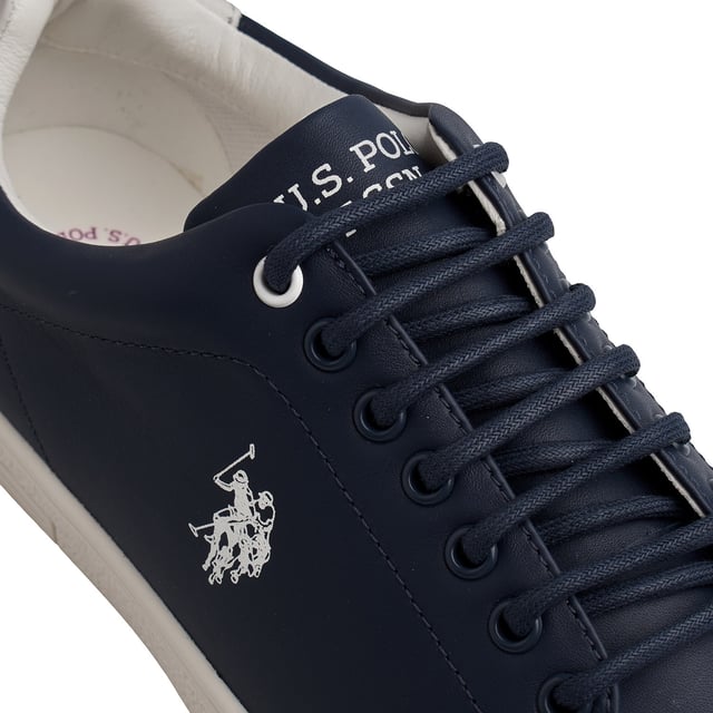 Refined style with the authenticity of leather.\n\n These leather sneakers from the US Polo Association combine a clean design with high-quality materials for a stylish urban look. Designed for those who value comfort without sacrificing style, they're the perfect complement to any casual outfit.\n\n Details:\n - Upper made of genuine leather, with a smooth finish and defined seams.\n - Soft inner lining with ergonomic padding.\n - Round laces with metal eyelets.\n - Durable rubber sole with non-slip texture.\n - US Polo Assn. logo engraved on the side.\n\n A timeless staple elevated by the use of genuine leather, these men's casual sneakers offer a perfect combination of comfort, durability, and refined style. Ideal for those who value real quality in their everyday footwear.\n Composition: Exterior: 100% Leather; Interior: Textile; Sole: Synthetic\n Care:\nClean with a soft brush and neutral soap.\n Avoid machine washing.\n Air dry, away from direct sunlight.
