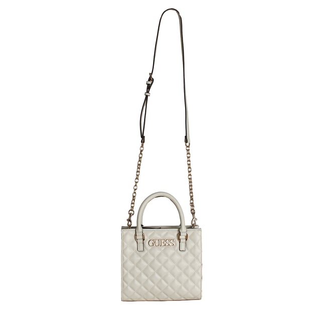 Este bolso tote pequeño de Guess destaca por su diseño acolchado con patrón de rombos y un aire sofisticado que eleva cualquier look. Compacto pero con espacio suficiente para lo esencial, incluye asas estructuradas y una correa con eslabones metálicos para mayor versatilidad. Su silueta refinada lo convierte en el accesorio ideal para acompañarte con estilo en el día a día.\n\nDetalles:\n- Tipo de accesorio: Bolso tote pequeño.\n- Material: Material sintético tipo piel.\n- Textura: Acolchada con diseño de rombos.\n- Herraje: Metálico en tono dorado.\n- Detalles exteriores: Logo metálico Guess en la parte frontal.\n- Detalles interiores: Compartimento principal con cremallera,1 bolsillo trasero con cremallera, 2 bolsillos frontales abiertos.\n- Asas de mano estructuradas.\n- Correa ajustable y extraíble con cadena metálica decorativa.\n\nGuess apuesta por un diseño compacto y elegante que fusiona comodidad y estilo. Este bolso tote pequeño es perfecto para quienes buscan una pieza funcional con personalidad, ideal tanto para el día como para salidas más especiales.\n Medidas: 21.5 x 20.5 x 7 cm\n Composición: 100% Poliuretano\n Cuidados:\nLimpiar con un paño suave y ligeramente húmedo.\nNo usar productos abrasivos ni detergentes.\nEvitar la exposición prolongada al sol o humedad extrema.