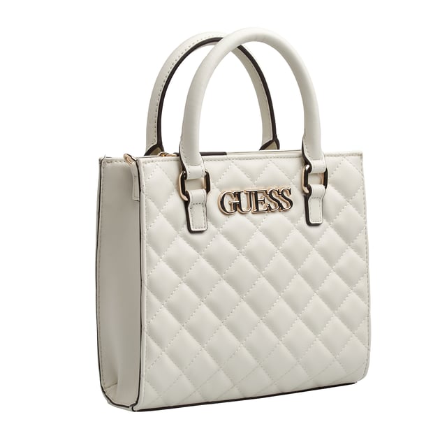 Este bolso tote pequeño de Guess destaca por su diseño acolchado con patrón de rombos y un aire sofisticado que eleva cualquier look. Compacto pero con espacio suficiente para lo esencial, incluye asas estructuradas y una correa con eslabones metálicos para mayor versatilidad. Su silueta refinada lo convierte en el accesorio ideal para acompañarte con estilo en el día a día.\n\nDetalles:\n- Tipo de accesorio: Bolso tote pequeño.\n- Material: Material sintético tipo piel.\n- Textura: Acolchada con diseño de rombos.\n- Herraje: Metálico en tono dorado.\n- Detalles exteriores: Logo metálico Guess en la parte frontal.\n- Detalles interiores: Compartimento principal con cremallera,1 bolsillo trasero con cremallera, 2 bolsillos frontales abiertos.\n- Asas de mano estructuradas.\n- Correa ajustable y extraíble con cadena metálica decorativa.\n\nGuess apuesta por un diseño compacto y elegante que fusiona comodidad y estilo. Este bolso tote pequeño es perfecto para quienes buscan una pieza funcional con personalidad, ideal tanto para el día como para salidas más especiales.\n Medidas: 21.5 x 20.5 x 7 cm\n Composición: 100% Poliuretano\n Cuidados:\nLimpiar con un paño suave y ligeramente húmedo.\nNo usar productos abrasivos ni detergentes.\nEvitar la exposición prolongada al sol o humedad extrema.