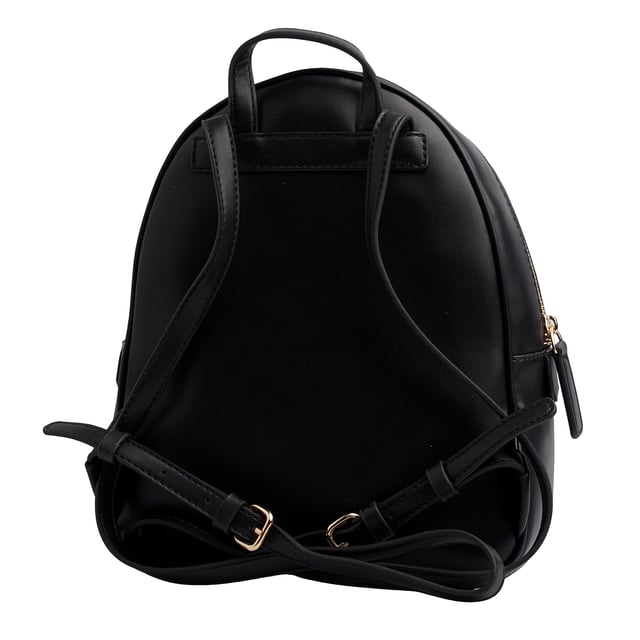 Esta mochila de Guess se presenta como una opción funcional y con estilo para el día a día. Su diseño moderno y compacto incluye un logotipo frontal en gran formato y un accesorio desmontable a juego. Con múltiples compartimentos y acabados metálicos, esta mochila combina moda y practicidad con el inconfundible sello de la marca.\n\nDetalles:\n- Tipo de accesorio: Mochila.\n- Material: Material sintético tipo piel.\n- Textura: Lisa.\n- Herraje: Metálico en tono dorado.\n- Detalles exteriores: Logo Guess en relieve y monedero desmontable con cremallera.\n- Detalles interiores: Compartimento principal con cierre de cremallera, 1 bolsillo con cremallera, 3 bolsillos abiertos.\n- Bolsillo frontal exterior con cremallera.\n- Asa superior para llevar en la mano.\n- Tirantes ajustables para un ajuste cómodo a la espalda.\n- Incluye bolsa guardapolvo.\n\nGuess reinventa la mochila clásica con una propuesta urbana, femenina y funcional. Ideal para quienes buscan comodidad sin renunciar a un look sofisticado, perfecta para el trabajo, los viajes o el uso diario con estilo.\n Medidas: Bolso: 23.5 x 28 x 9 cm; Monedero: 7 x 11 x 2 cm\n Composición: 100% Poliuretano\n Cuidados:\nLimpiar con un paño suave y ligeramente húmedo.\nNo usar productos abrasivos ni detergentes.\nEvitar la exposición prolongada al sol o humedad extrema.