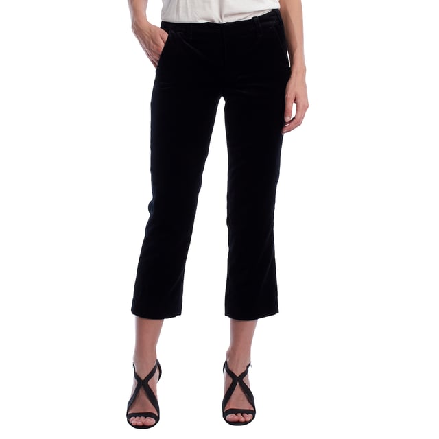 Pantalón de terciopelo Zadig & Voltaire con bajo cropped y diseño entallado.\n\nEste pantalón de Zadig & Voltaire destaca por su corte recto ligeramente acampanado y su confección en terciopelo suave, que aporta textura y un acabado sofisticado. De largo tobillero y estilo estructurado, presenta bolsillos delanteros oblicuos, bolsillos traseros con botón y cierre con botones, doble corchete y botón interior. \n\nDetalles:\n- Tipo de prenda: Pantalón recto cropped.\n- Material: Terciopelo suave con cuerpo.\n- Estilo: Largo al tobillo, ligeramente acampanado.\n- Bolsillos: Laterales oblicuos y bolsillos traseros con botón.\n- Cierre: Botones ocultos con doble corchete y botón interior.\n\nEste pantalón de Zadig & Voltaire añade un toque lujoso y contemporáneo al fondo de armario, ideal para transiciones entre el día y la noche.\n Composición: 100% Algodón\n Cuidados:\nLavar a mano con agua fría o a máquina en programa delicado.\nUtilizar detergente suave y evitar el uso de lejía.\nNo secar en secadora; secar en plano o colgado a la sombra.