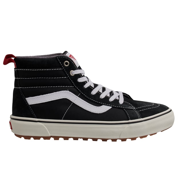 Sk8-Hi MTE-1 VN0A5HZY6BT1 Herren High-Top-Sneaker Vans Hohe Sk8-Hi MTE-1 Turnschuhe\n\n Der Vans Sk8-Hi MTE-1 ist eine technische Option der Urban-Linie der Marke und bietet Komfort und Grip unter wechselnden Bedingungen. Dieses Modell bewahrt eine klassische Ästhetik mit verstärkten Materialien und funktionalen Details, ideal für kaltes oder nasses Klima.\n\n Details:\n - Obermaterial aus strapazierfähigem Wildleder und Canvas.\n - Warmes Futter mit MTE-1-Isolierung.\n - Vulkanisierte Konstruktion.\n - Gewebtes Logo-Etikett auf der Zunge.\n - Seitlicher Seitenstreifen.\n - MTE-1-Sohle mit umgekehrtem Waffelmuster.\n - Flache Schnürsenkel.\n\n Vans Sneaker sind viel mehr als nur Schuhe: Sie repräsentieren eine Haltung, einen urbanen und rebellischen Lebensstil. Ob in der klassischen Old Skool-Silhouette, dem ikonischen Slip-On oder modernen Kollaborationen mit Künstlern und Marken – Vans bleibt ein Symbol für Authentizität, Kreativität und alternative Kultur.\n Komposition: Außenmaterial: Wildleder, Canvas; Innenmaterial: Textil; Sohle: Synthetik\n Pflege:\nMit einer weichen Bürste und neutraler Seife reinigen.\n Vermeiden Sie Maschinenwäsche.\n An der Luft trocknen lassen, vor direkter Sonneneinstrahlung schützen.