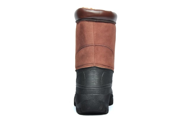 Face the colder seasons with confidence in the SE Cotswold Venture 2 Mens Waterproof Bootsa stylish and practical choice built for wet, wintery weather. Designed as a versatile all-season hybrid, the Venture 2 features a robust construction that blends durability with everyday comfort.
 The upper is crafted from luxury faux suede fabric for a refined outdoor look, while the lower foot is protected by a fully waterproof moulded rubber galoshperfect for tackling rain, puddles, and muddy ground. Inside, a thick textile fleece lining wraps your feet in cosy warmth, making every step feel like home.
 Getting in and out of the boots is quick and easy thanks to the front zip and hook-and-loop fastening system, which also helps ensure a snug, secure fit. A rugged rubber outsole provides dependable traction on a variety of surfaces, giving you grip and stability wherever your day takes you.
 Whether youre out walking the dog, running errands, or braving the elements, the Cotswold Venture 2 has you coveredwith weather protection, warmth, and timeless style.
 
 - Faux Suede Fabric upper
 - Waterproof rubber galosh
 - Easy on / off wear with the use of front zip and hook and loop strap
 - Thick textile fleece lining
 - Comfort cushioned insole
 - Cotswold branding
 
 Please note - this boot is only waterproof in the rubber galosh area and not in the Faux suede shaft of the boot so walking through very long wet grass or deeper water will render these boots not waterproof. 
 * Please note these boots come polybagged and are not boxed *