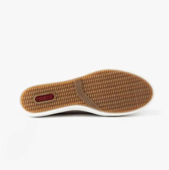 These casual low-top women's shoes feature a leather and synthetic upper with a breathable lining, round toe, platform heel, and TPE sole, ideal for everyday comfort