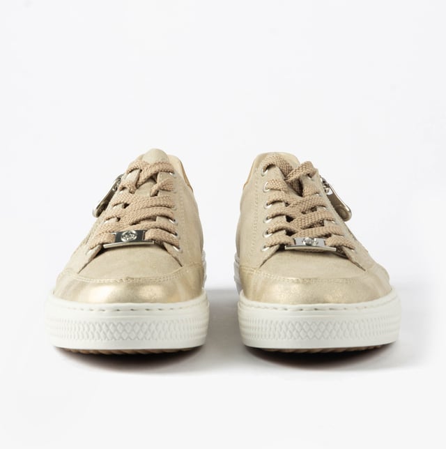 These casual low-top women's shoes feature a leather and synthetic upper with a breathable lining, round toe, platform heel, and TPE sole, ideal for everyday comfort