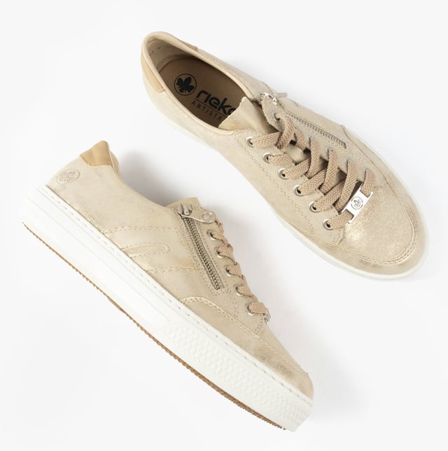 These casual low-top women's shoes feature a leather and synthetic upper with a breathable lining, round toe, platform heel, and TPE sole, ideal for everyday comfort
