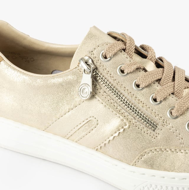 These casual low-top women's shoes feature a leather and synthetic upper with a breathable lining, round toe, platform heel, and TPE sole, ideal for everyday comfort