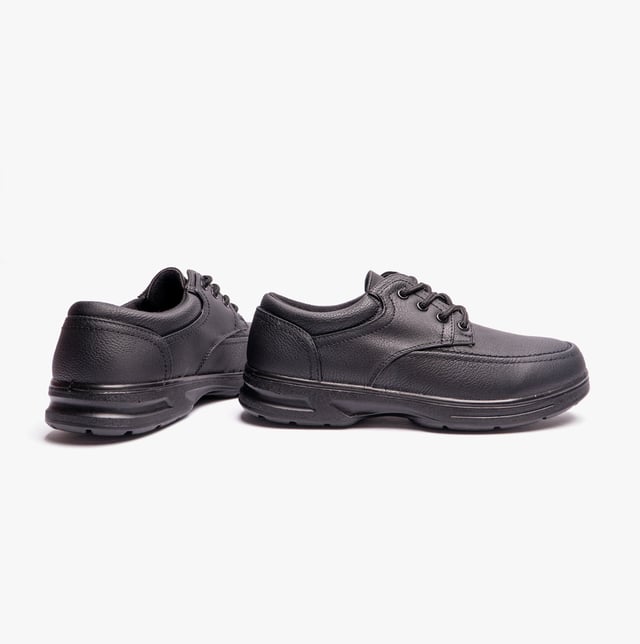 These men's casual lace-up shoes feature a synthetic upper, textile lining, and a lightweight, breathable design with a wide fit and flat heel, ideal for everyday comfort