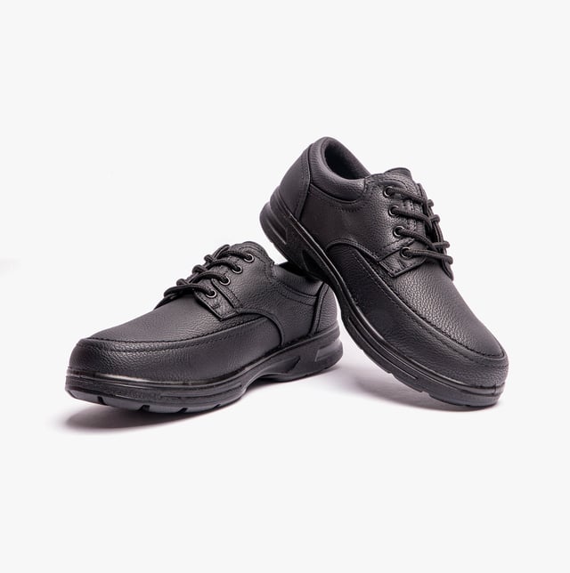 These men's casual lace-up shoes feature a synthetic upper, textile lining, and a lightweight, breathable design with a wide fit and flat heel, ideal for everyday comfort