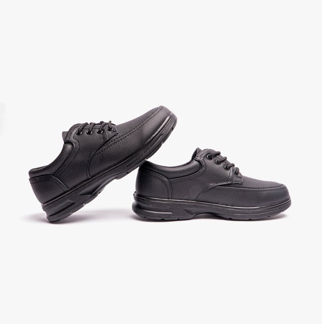 These men's casual lace-up shoes feature a synthetic upper, textile lining, and a lightweight, breathable design with a wide fit and flat heel, ideal for everyday comfort