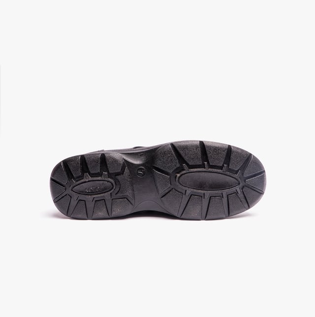 These men's casual lace-up shoes feature a synthetic upper, textile lining, and a lightweight, breathable design with a wide fit and flat heel, ideal for everyday comfort