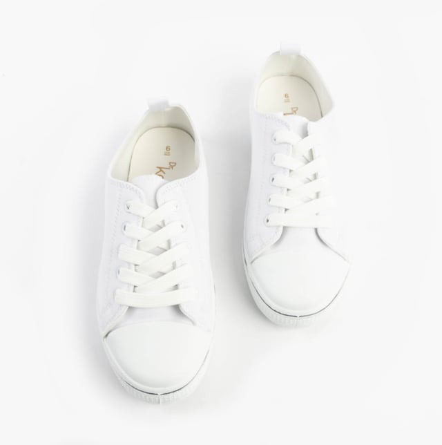 These casual women's shoes feature a textile upper and lining, rubber sole, lace-up closure, and a low heel, offering comfort and lightweight wear for everyday activities