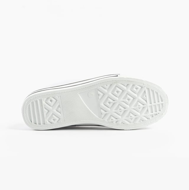 These casual women's shoes feature a textile upper and lining, rubber sole, lace-up closure, and a low heel, offering comfort and lightweight wear for everyday activities