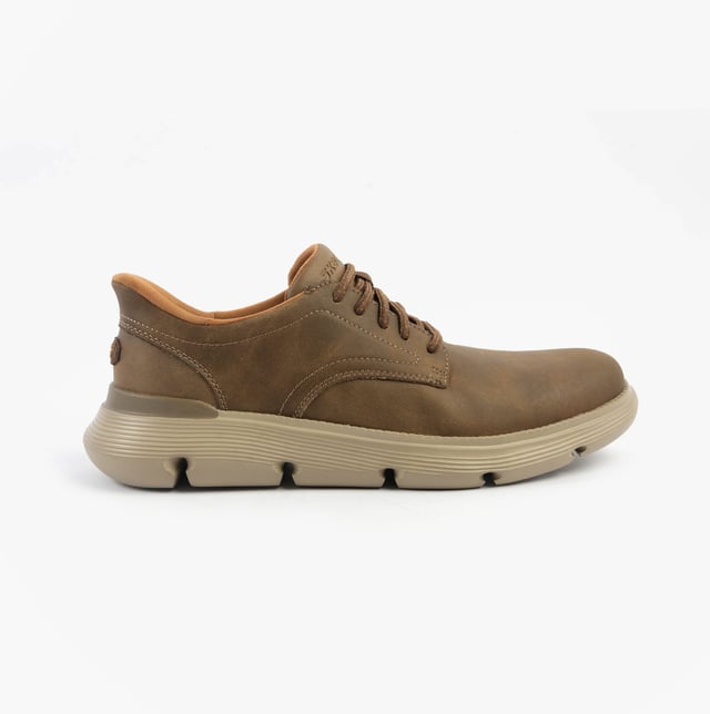 These men's casual shoes feature a leather upper, textile lining, and rubber sole with air-cooled memory foam for comfort. Ideal for everyday wear with a relaxed fit and lace-up closure