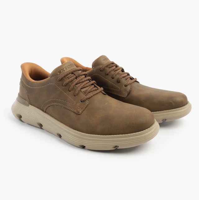 These men's casual shoes feature a leather upper, textile lining, and rubber sole with air-cooled memory foam for comfort. Ideal for everyday wear with a relaxed fit and lace-up closure