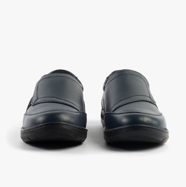 These casual women's shoes feature a leather upper, textile lining, rubber sole, and a wide fit with a low heel, offering comfort for everyday wear