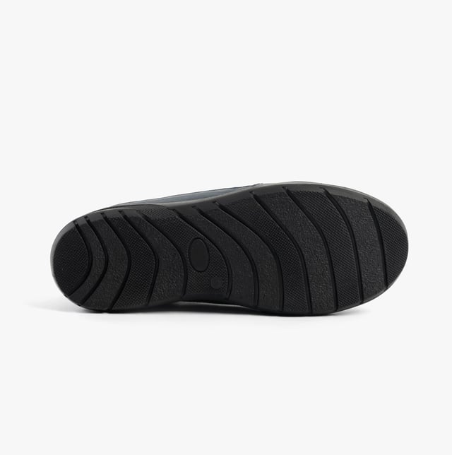 These casual women's shoes feature a leather upper, textile lining, rubber sole, and a wide fit with a low heel, offering comfort for everyday wear