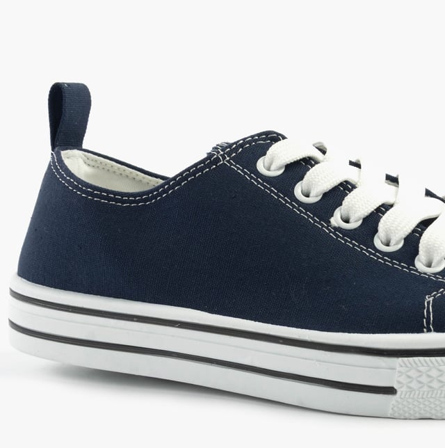 These women's casual shoes feature a textile upper and lining with a rubber sole, lace-up closure, and a low heel, offering comfort and lightweight wear for everyday activities