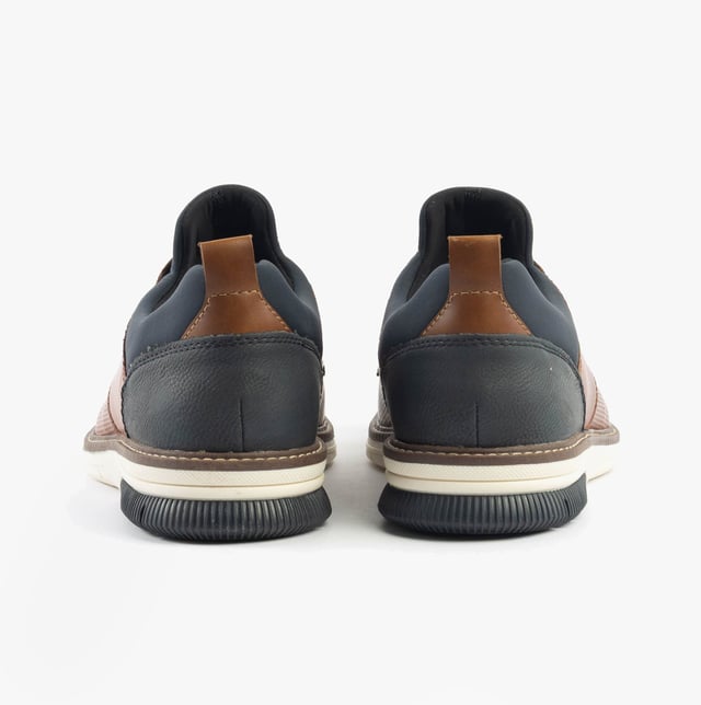 These casual men's shoes feature a leather and textile upper with a round toe, lace-up design, and TPE sole, offering comfort for everyday wear