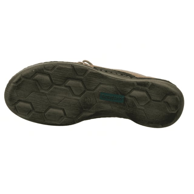 Nuestro zapato bajo fabricado con fina gamuza. El práctico cordón deportivo proporciona al pie la mejor al caminar y al estar de pie. Puedes cambiar la plantilla extraíble en un abrir y cerrar de ojos. La costura tradicional a mano también convence por su calidad. Gracias de zapato G estos zapato bajo ofrecen gran amplitud para los pies normales. Con el modelo Fergey 20 podrá disfrutar de más libertad en su tiempo libre.