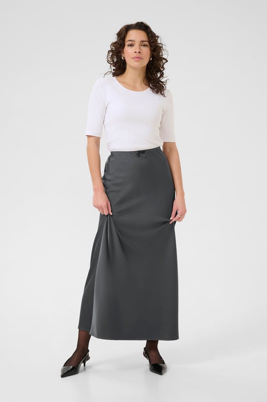Dieser Damen-Satin-Unterrock überzeugt mit geradem Schnitt und knöchellanger Länge. Ein elastischer Bund sorgt für angenehmen Tragekomfort und schlichte Eleganz für vielseitige Outfit-Optionen.  Schonwäsche 30°, Nicht bleichen, Nicht im Trockner trocknen, Tropnass aufhängen im Schatten, Kalt bügeln max. 110° C, Trockenreinigung  97% Polyester,3% Elasthan