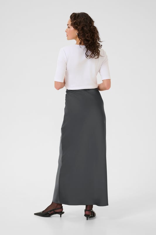 Dieser Damen-Satin-Unterrock überzeugt mit geradem Schnitt und knöchellanger Länge. Ein elastischer Bund sorgt für angenehmen Tragekomfort und schlichte Eleganz für vielseitige Outfit-Optionen.  Schonwäsche 30°, Nicht bleichen, Nicht im Trockner trocknen, Tropnass aufhängen im Schatten, Kalt bügeln max. 110° C, Trockenreinigung  97% Polyester,3% Elasthan