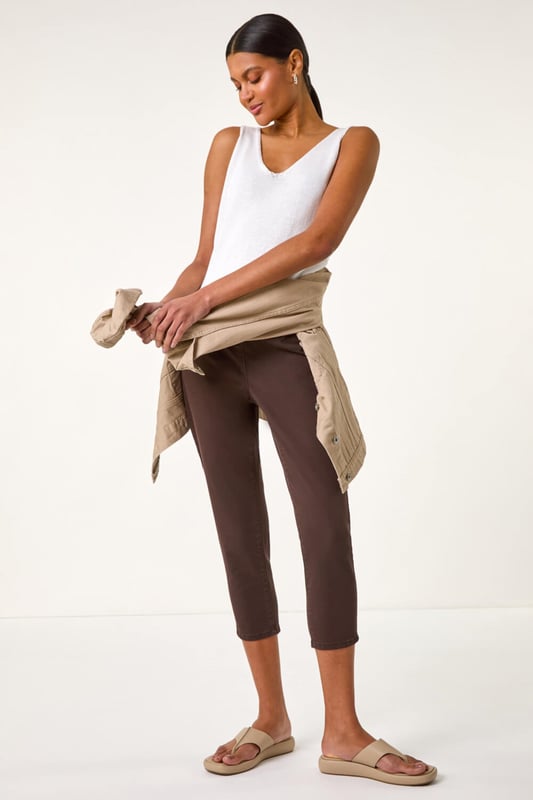 Cropped Stretch Denim Jegging from Roman. Let these basic cropped jeans transform your wardrobe for the summer season. A versatile style that can be worn with almost anything, these cropped stretch jeggings will be your go-to wardrobe saviour.