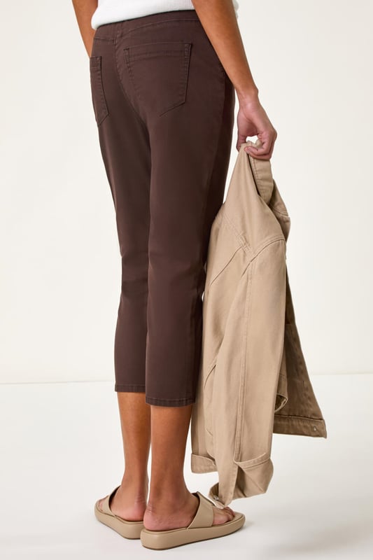 Cropped Stretch Denim Jegging from Roman. Let these basic cropped jeans transform your wardrobe for the summer season. A versatile style that can be worn with almost anything, these cropped stretch jeggings will be your go-to wardrobe saviour.