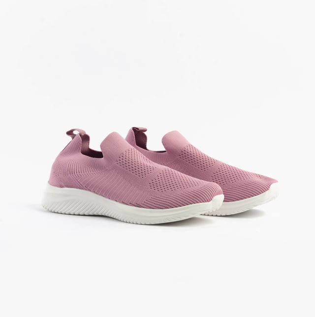 These casual women's slip-on shoes feature a textile upper, breathable lining, rubber sole, and a low heel, offering comfort and ease for everyday wear