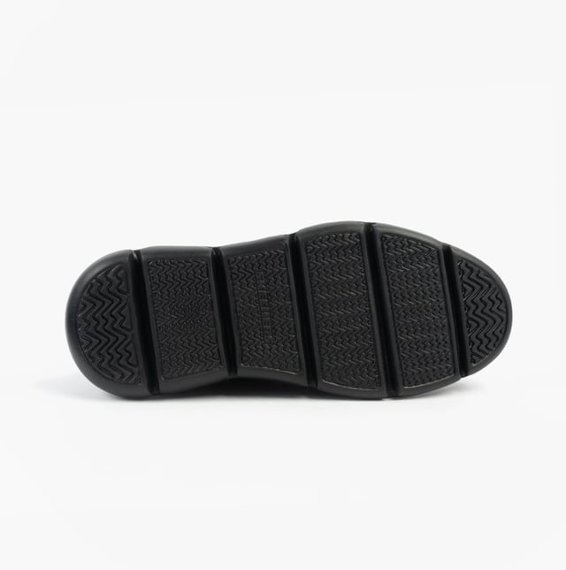 These casual men's shoes feature a leather upper, textile lining, and rubber sole with air-cooled memory foam for comfort. Ideal for everyday wear with a relaxed fit