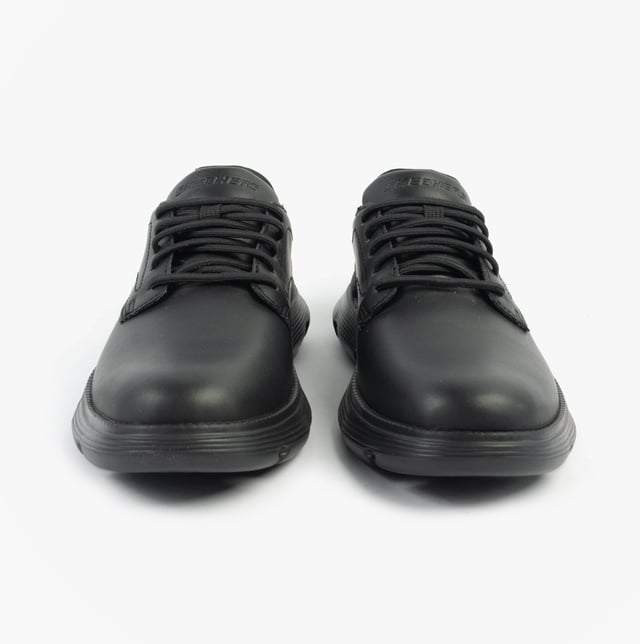 These casual men's shoes feature a leather upper, textile lining, and rubber sole with air-cooled memory foam for comfort. Ideal for everyday wear with a relaxed fit
