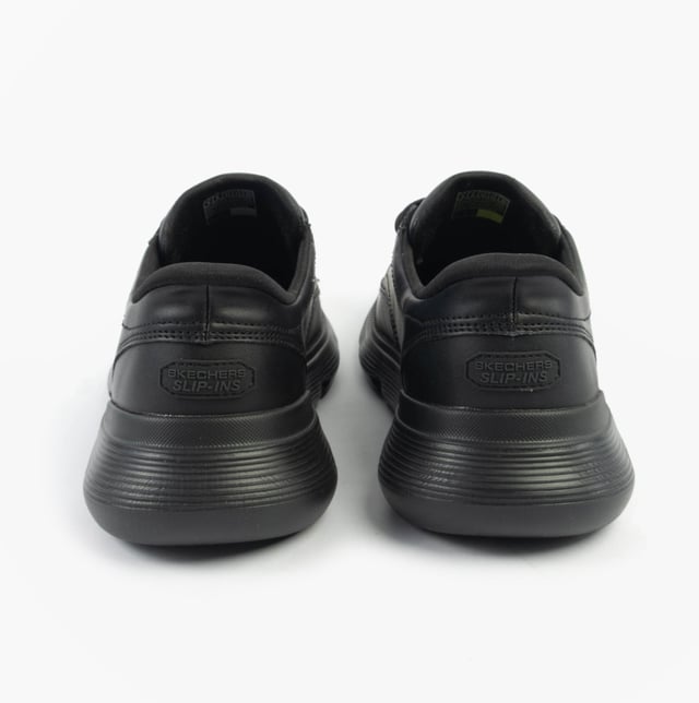 These casual men's shoes feature a leather upper, textile lining, and rubber sole with air-cooled memory foam for comfort. Ideal for everyday wear with a relaxed fit