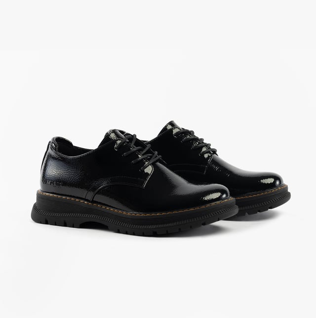 These casual women's shoes feature a leather upper, textile lining, rubber sole, and lace-up closure. Designed for comfort and breathability with a low heel and round toe