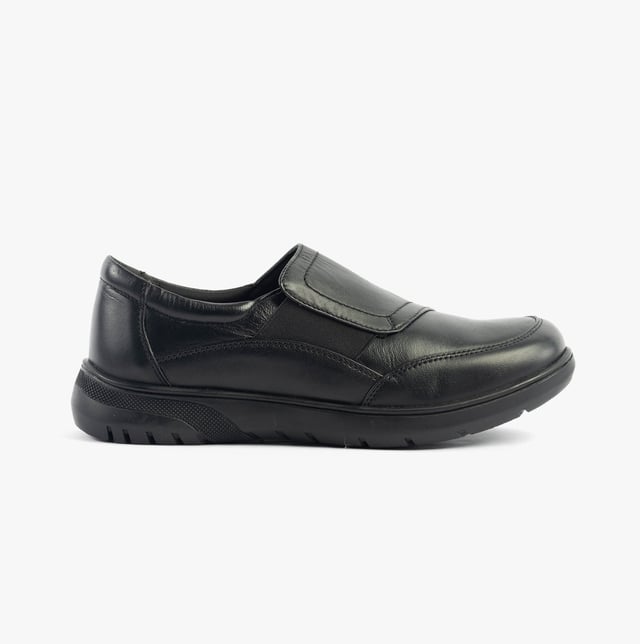 These casual women's shoes feature a leather upper, textile lining, rubber sole, and a wide fit with a low heel, offering comfort for everyday wear