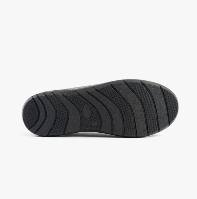 These casual women's shoes feature a leather upper, textile lining, rubber sole, and a wide fit with a low heel, offering comfort for everyday wear