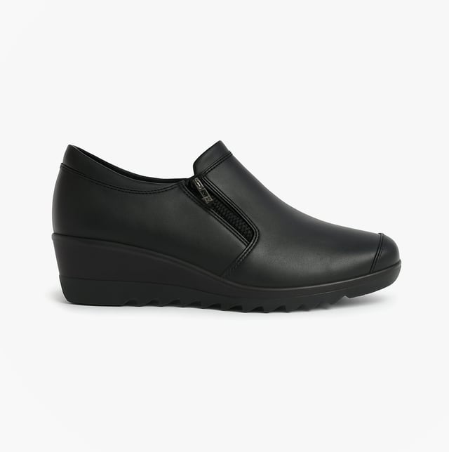 Casual shoes with a PU upper and sole feature a lightweight design and a zip closure, making them comfortable for everyday wear and easy to slip on