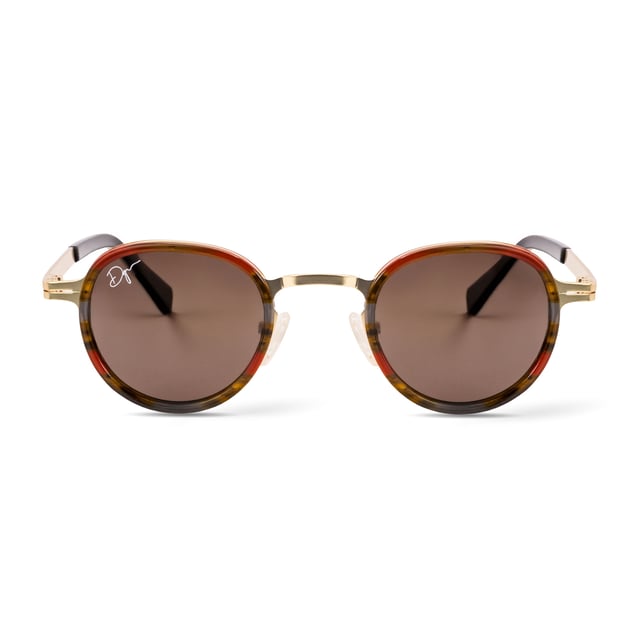 Las gafas de sol redondas Paris Retro combinan el encanto vintage con un rendimiento moderno. Con una montura redonda atemporal y lentes polarizadas para una mayor claridad y menos reflejos, estas gafas unisex ofrecen una protección UV400 fiable. Fabricadas en policarbonato resistente con un ajuste cómodo y seguro, son el accesorio perfecto para días soleados, aventuras al aire libre o para realzar tu estilo diario.

Características principales:

Marco redondo retro clásico con atractivo vintage Las lentes polarizadas reducen el deslumbramiento y mejoran la visión Protección UV400 total contra los dañinos rayos UVA y UVB El diseño unisex se adapta a todas las formas y estilos de rostro Construcción de policarbonato liviana y duradera Ajuste cómodo: brazos de 142 mm, puente de 22 mm, ancho de lente de 42 mm Ideal para conducir, viajar, festivales y uso diario