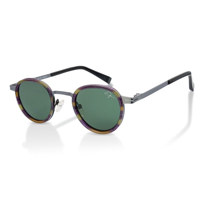 Gafas de sol polarizadas redondas retro moradas De-Gamme - París Las gafas de sol redondas Paris Retro combinan el encanto vintage con un rendimiento moderno. Con una montura redonda atemporal y lentes polarizadas para una mayor claridad y menos reflejos, estas gafas unisex ofrecen una protección UV400 fiable. Fabricadas en policarbonato resistente con un ajuste cómodo y seguro, son el accesorio perfecto para días soleados, aventuras al aire libre o para realzar tu estilo diario.
Características principales:
Marco redondo retro clásico con atractivo vintage Las lentes polarizadas reducen el deslumbramiento y mejoran la visión Protección UV400 total contra los dañinos rayos UVA y UVB El diseño unisex se adapta a todas las formas y estilos de rostro Construcción de policarbonato liviana y duradera Ajuste cómodo: brazos de 142 mm, puente de 22 mm, ancho de lente de 42 mm Ideal para conducir, viajar, festivales y uso diario