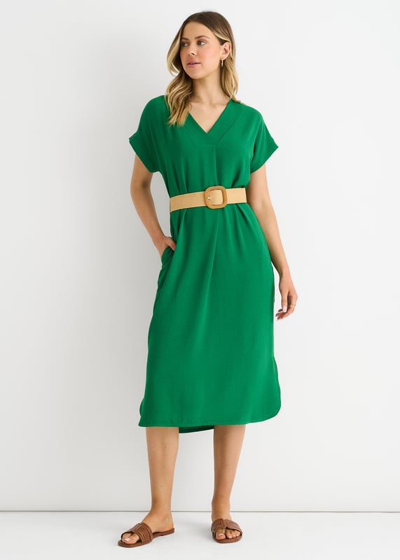 Genießen Sie den luxuriösen Fluss unseres Green Air Flow Belted Oversized Dress. Der leichte Stoff und die lockere Passform bieten mühelose Eleganz, während der Gürtel in der Taille einen Hauch von Raffinesse verleiht. Dieses Kleid ist perfekt für jeden Anlass und hält Sie den ganzen Tag über kühl und stilvoll.