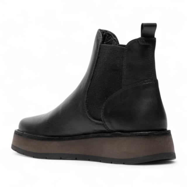 The Fly London RAWI131 Chelsea boots from the Rawi Line blend timeless style with modern comfort. Designed for effortless everyday wear, these ankle boots feature a convenient pull-on design with elasticated side panels. Crafted from premium leather, they offer a soft microfiber lining and cushioned microfiber insole for lasting comfort. The durable TR rubber sole provides reliable grip and support, while the 3.5 cm heel adds a subtle lift without compromising stability. Perfect for both casual and smart-casual looks, these Chelsea boots are a versatile wardrobe essential.

Upper: Leather
Lining: Microfiber
Insole: Microfiber
Sole: TR Rubber
Heel Height: 3.5 cm
Style: Pull-on Chelsea